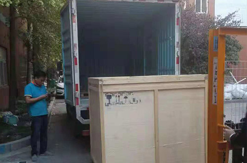 河南周口客戶SMT設(shè)備專車送貨，貨到上門安裝調(diào)